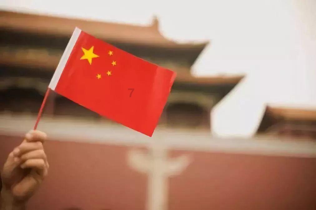黄岗收费站:扫雪除冰 护一路平安